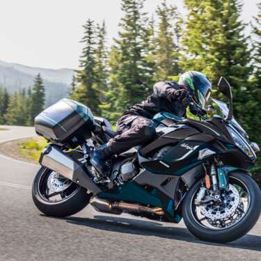 MY26_Ninja1100SX_SE_BU1_Action (2)