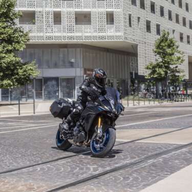 GSX-S1000GX_M6_Action_09