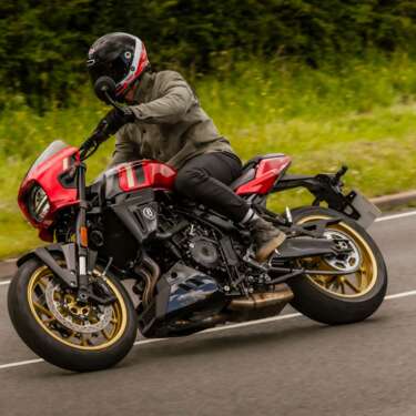 04_Suzuki-GSX-8T-en-8TT-krijgen-kleurenupdate-voor-2027