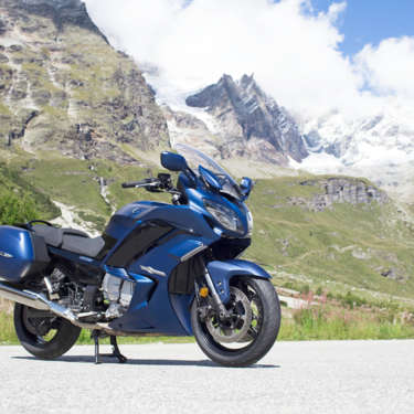 2020-Yamaha-FJR1300AE-EU-Phantom_Blue-Static-001-03