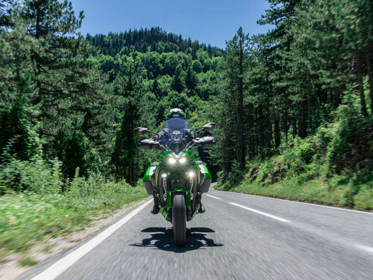2027-Versys-900-SE-(4)-small