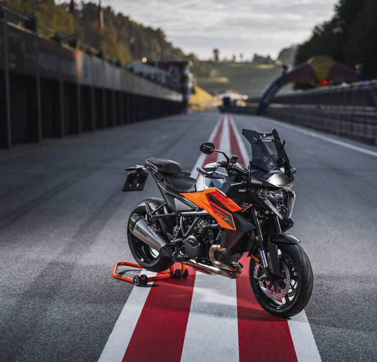 2025 KTM 1390 Super Duke GT - MotoPort