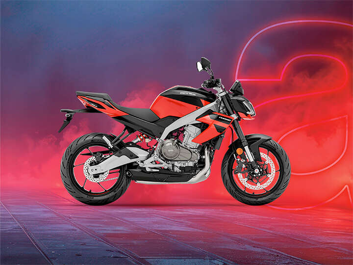 Aprilia-Tuono-457-actie-2026-MotoPort