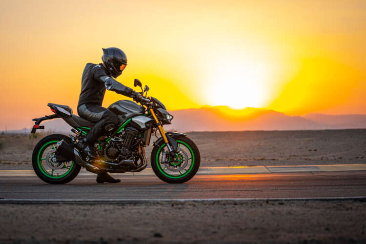 27ZR900T_Z900SE small
