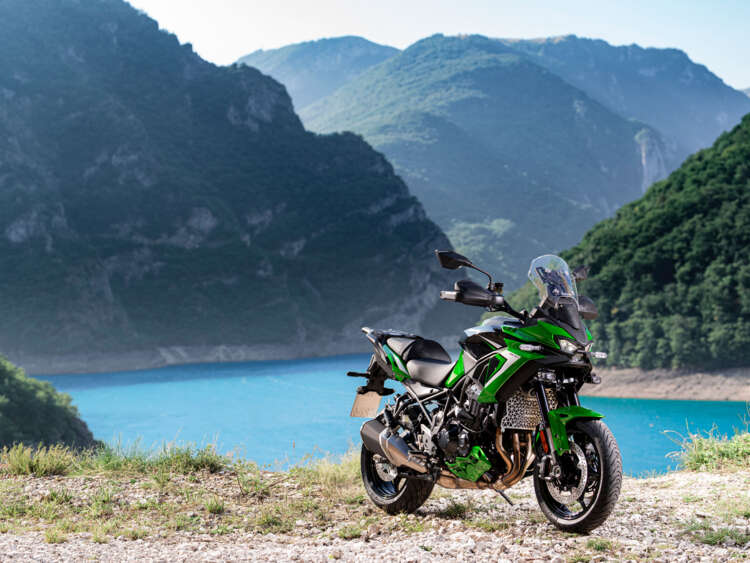 2027-Versys-900-SE-(2)-small