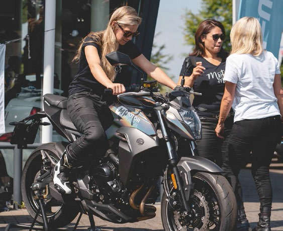 Motormeiden2 -M•Zine-MotoPort.jpg