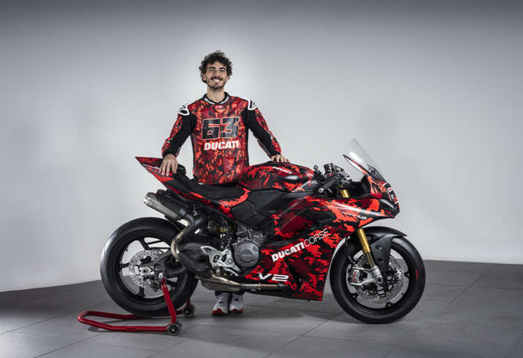 Panigale-V2-FB63-carousel-imgtext-full-1080x740
