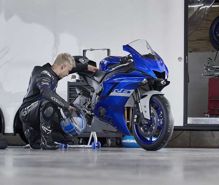 2020-Yamaha-YZF-R6---Static-01