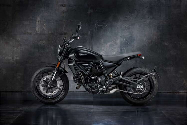 MY25_SCRAMBLER_DARK _4__UC702911_HighS