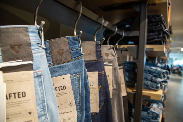 Kleding store MotoPort Goes - 04