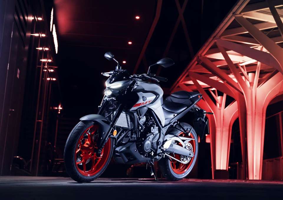 2020-Yamaha-MT-03---Static-07