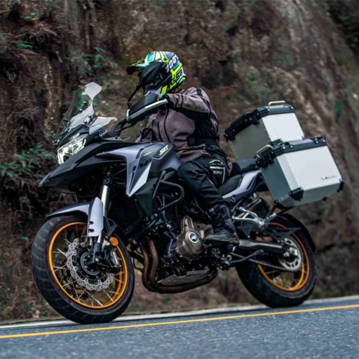 Motoport_Leek_QJ_SRT_700_X_Touring