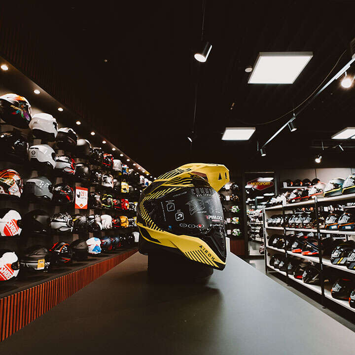 World of Helmets - Laag geprijsd tot exclusief - MotoPort.jpg