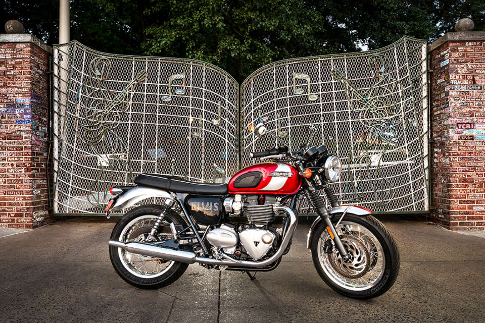 Triumph-Limited-Edition-Elvis-Presley-T120-01
