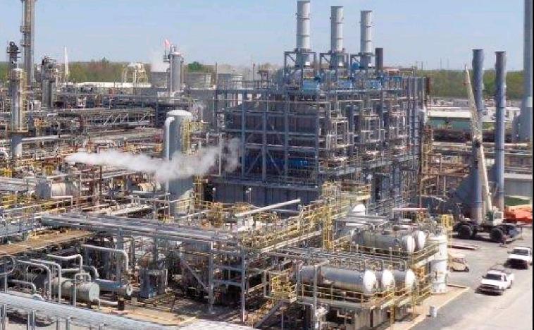 Japanese refineries close as the country's petroleum consumption falls