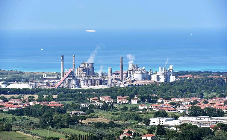 Kuwait's Kipic says third refinery at Al Zour oil compound to start operation before end of October