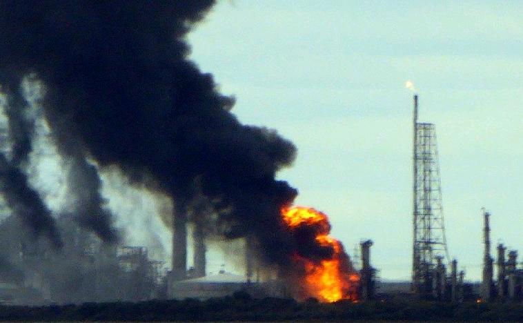 Intense blaze at Pemex largest refinery was quickly put out