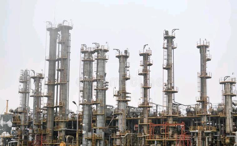 Drawn by low prices, Chinese refiners hunt for oil to replenish stocks