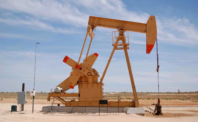 Альянс ОПЕК+ в августе увеличил добычу нефти, но отстал от плана на 6,4 млн б/с