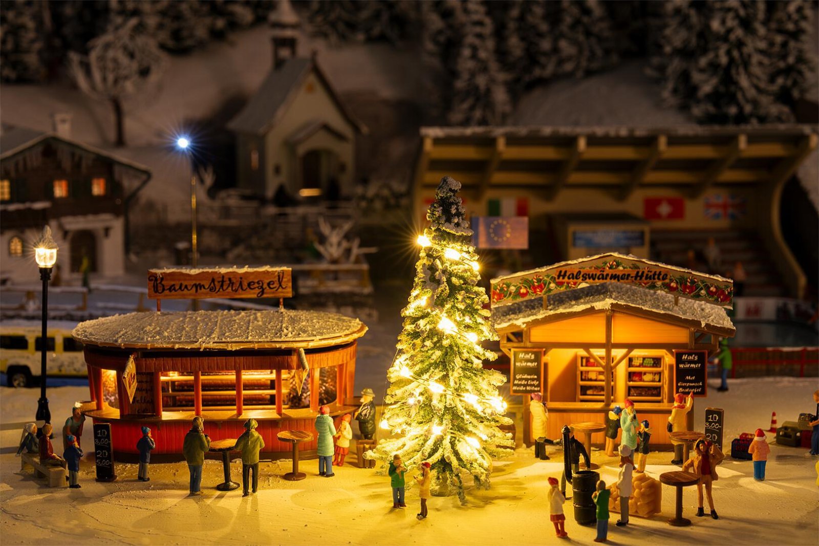 2 Marktkramen Met Verlichte Kerstboom