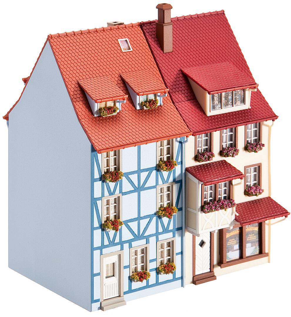 2 Stadwoningen Met Erker
