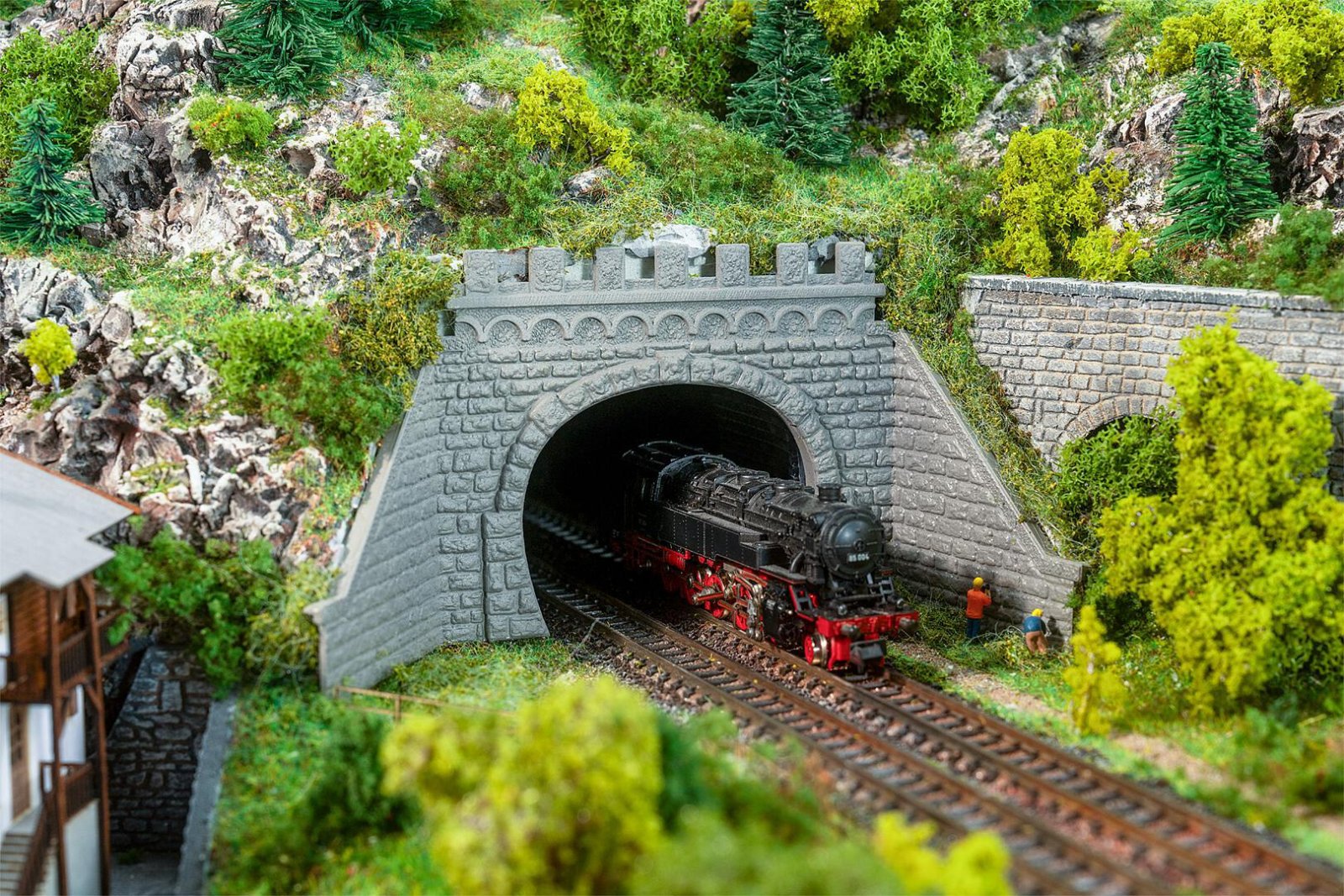 2 Tunnelportalen, 2 Sporen