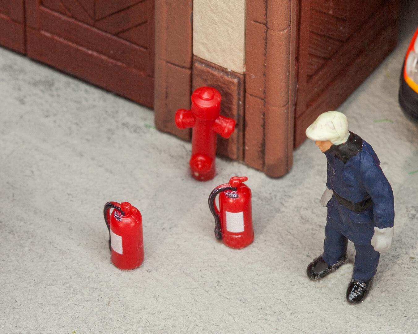 6 Brandblussers En 2 Brandkranen