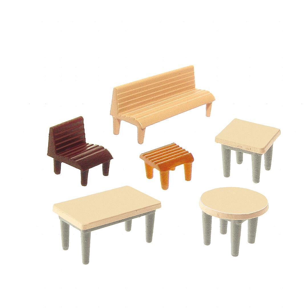 7 Tafles 24 Stoelen 12 Banken
