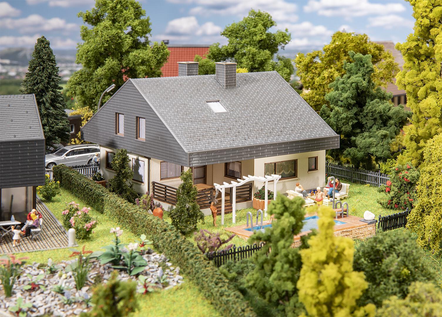 Bungalow Met Platen Dak