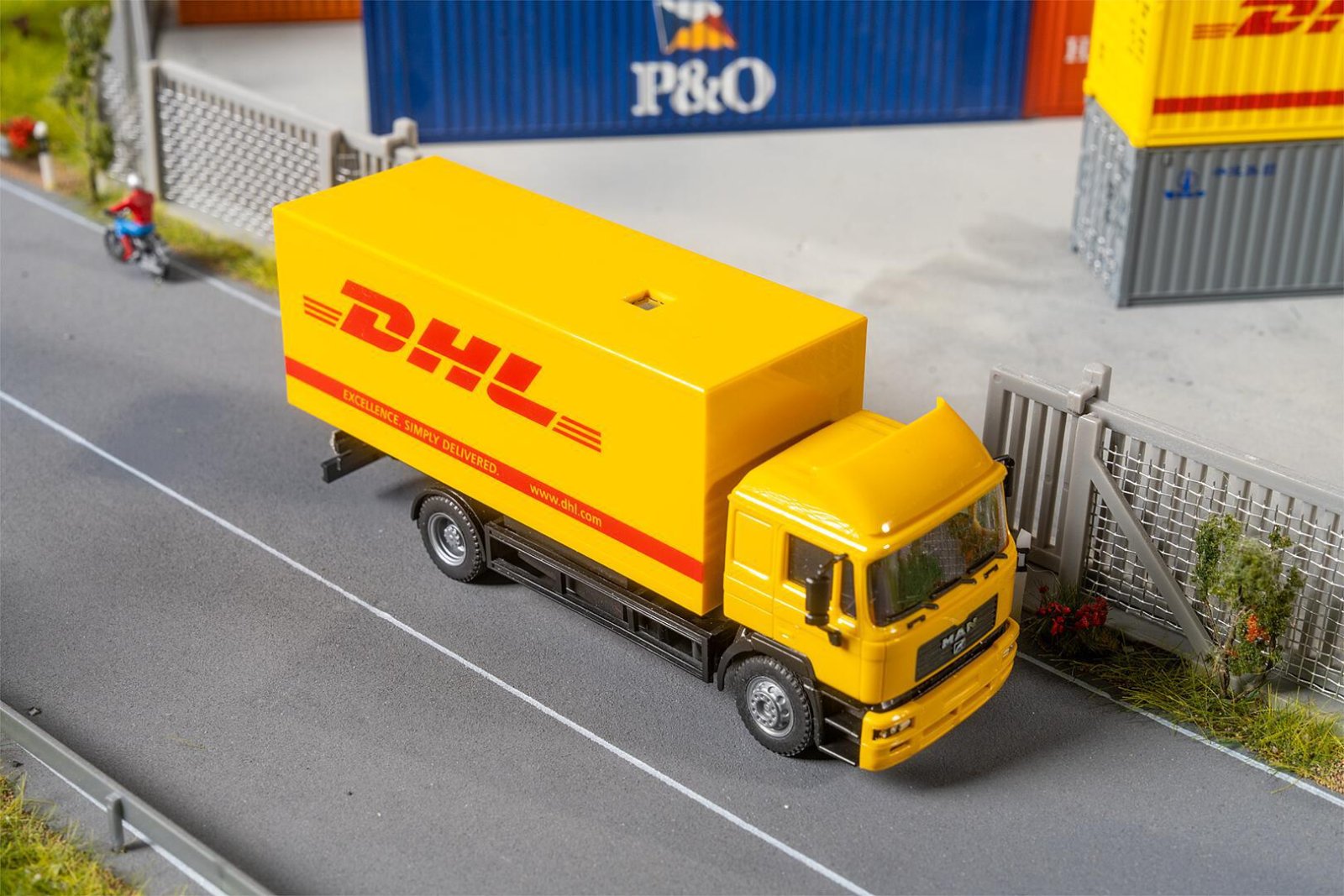 Car System Digitale Vrachtwagen Man F 2000 Dhl (Herpa)