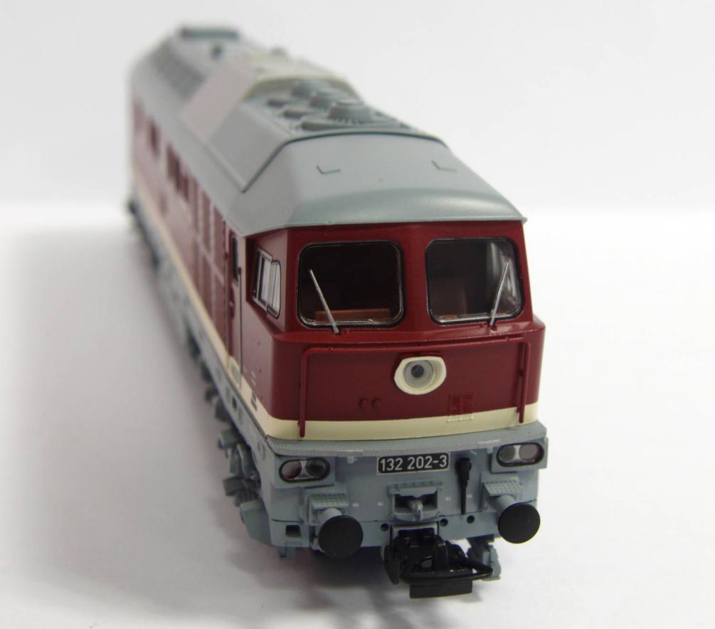 ~Diesellok BR 132 063-9 DR IV + Dec.