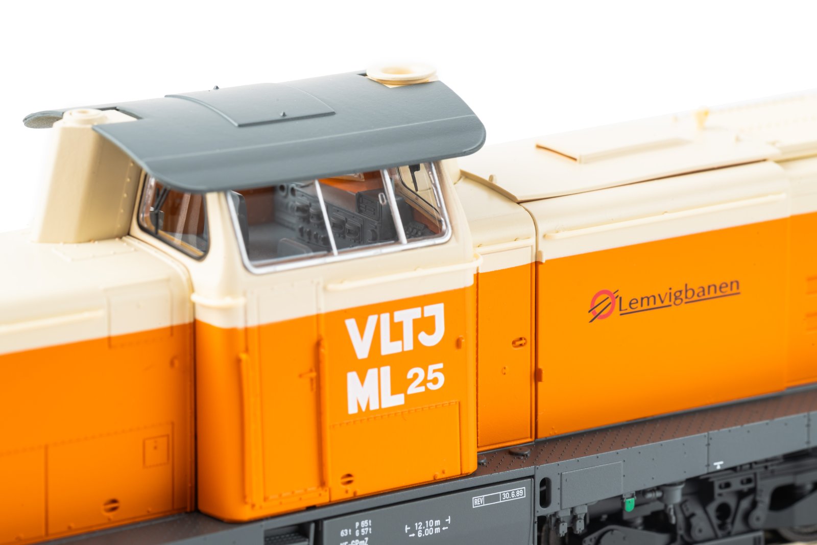 Diesellok BR 211 VLTJ V + DSS PluX22