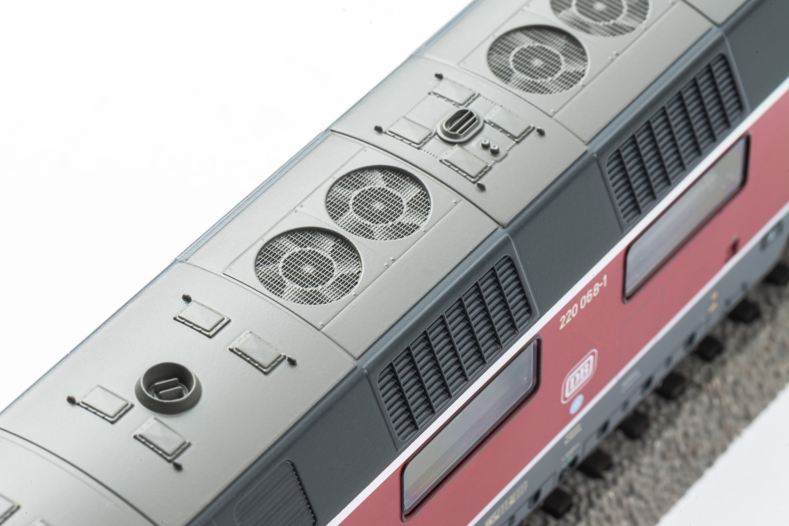 Diesellok BR 220 rot DB IV + DSS PluX22