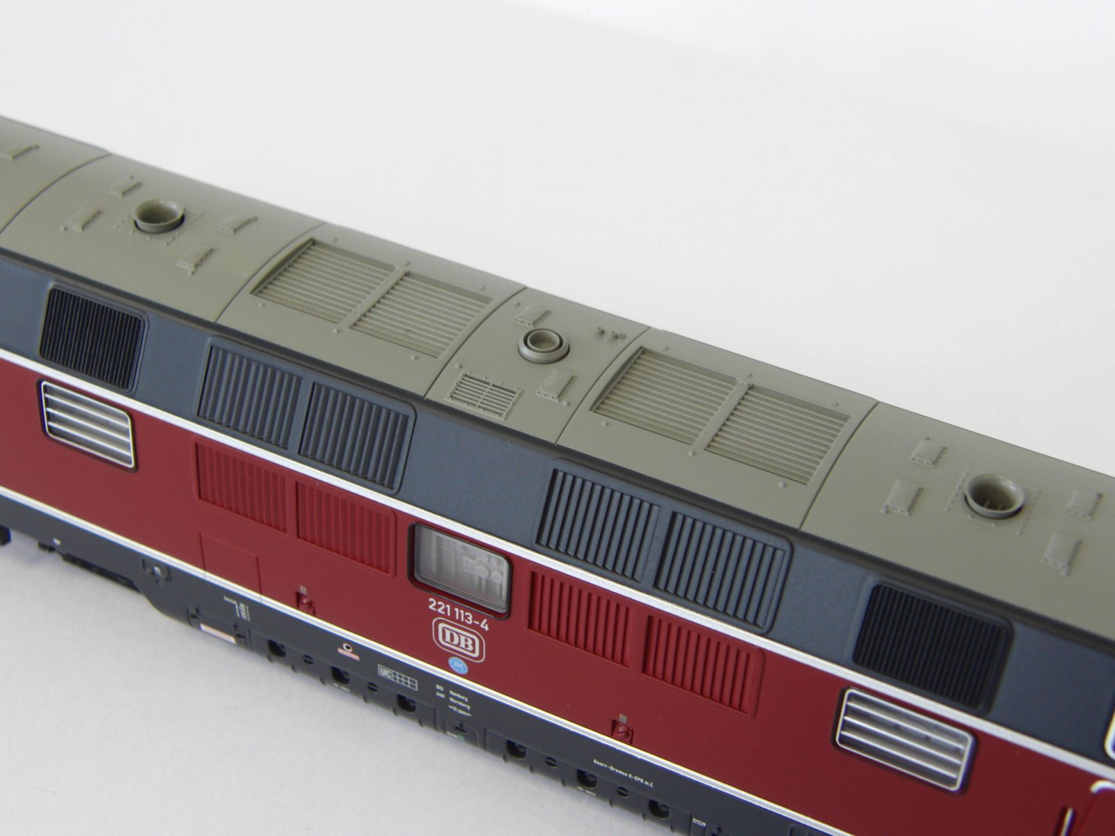 ~Diesellok BR 221 DB IV + PluX 22 Dec.
