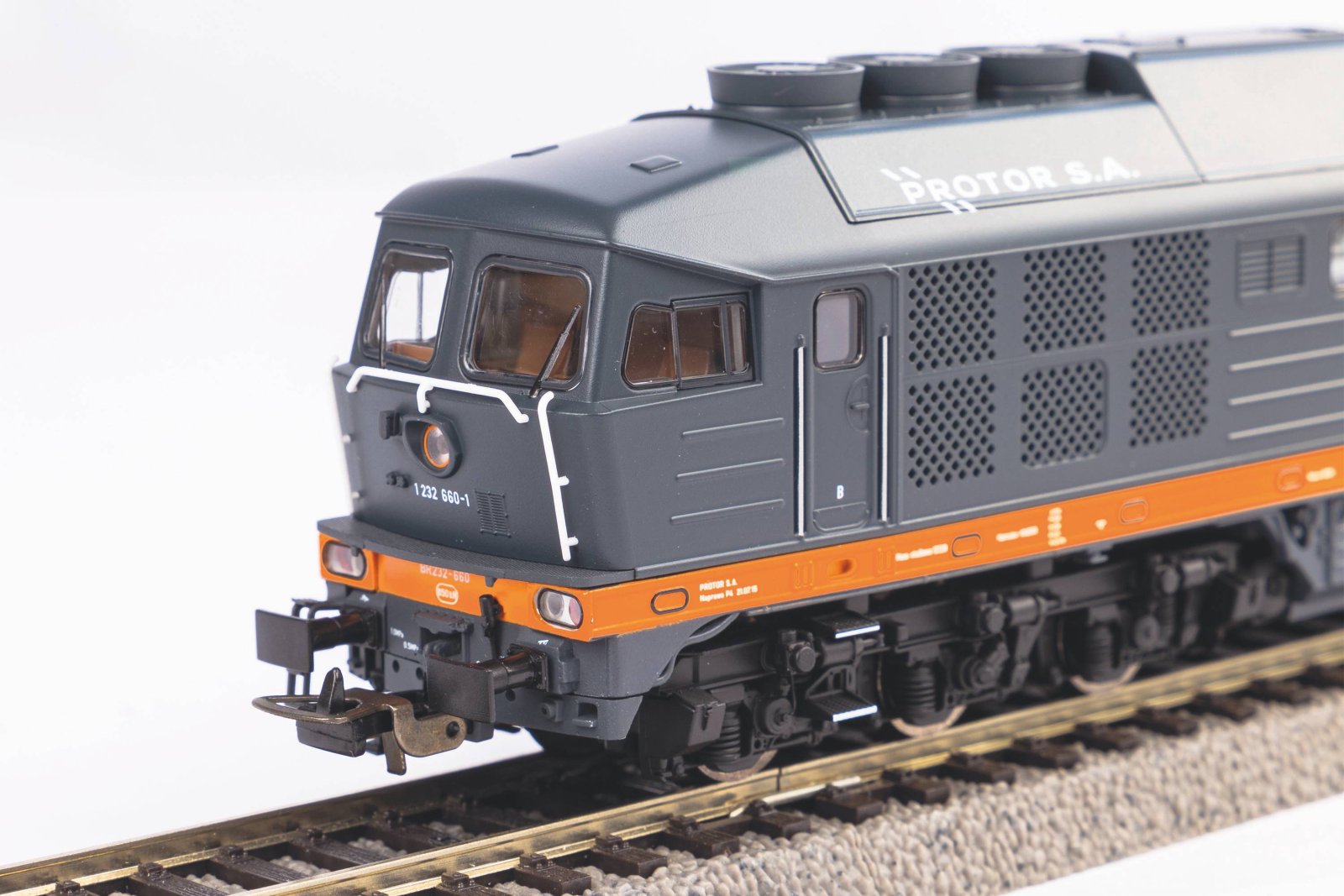 Diesellok BR 232 PCC VI + DSS PluX22