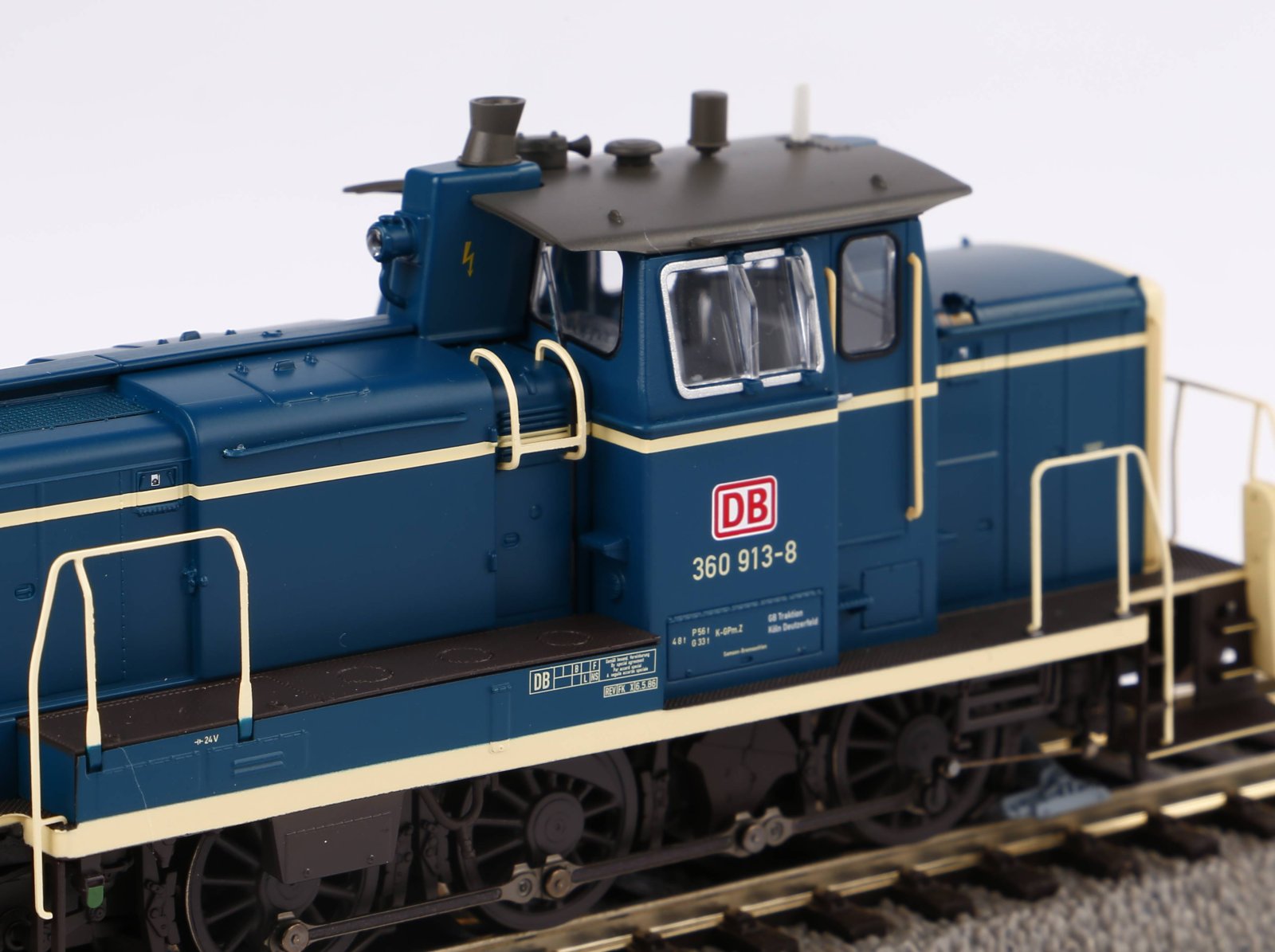 Diesellok BR 360 DB AG blaubeige V + DSS PluX22