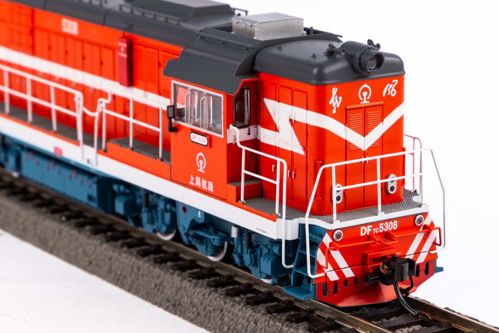 Diesellok DF7C Shanghai Railway + DSS PluX22