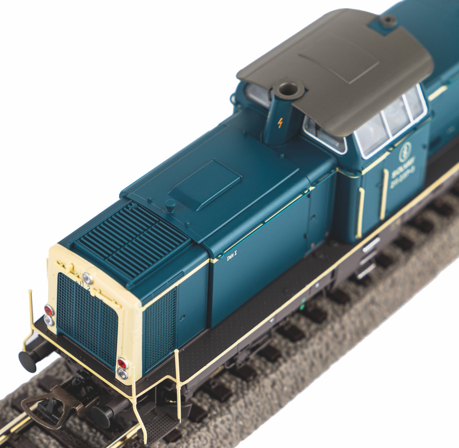 ~Diesellok/Sound  BR 211 Solvay V + PluX22 Dec.