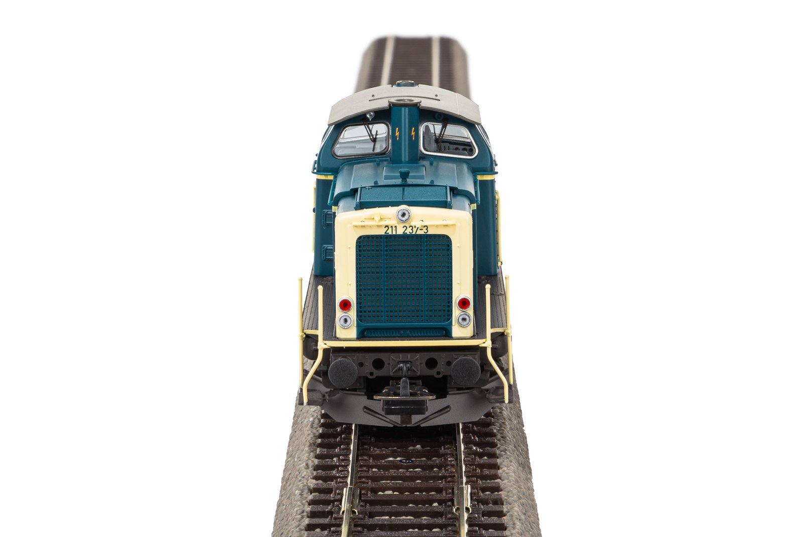 ~Diesellok/Sound  BR 211 Solvay V + PluX22 Dec.