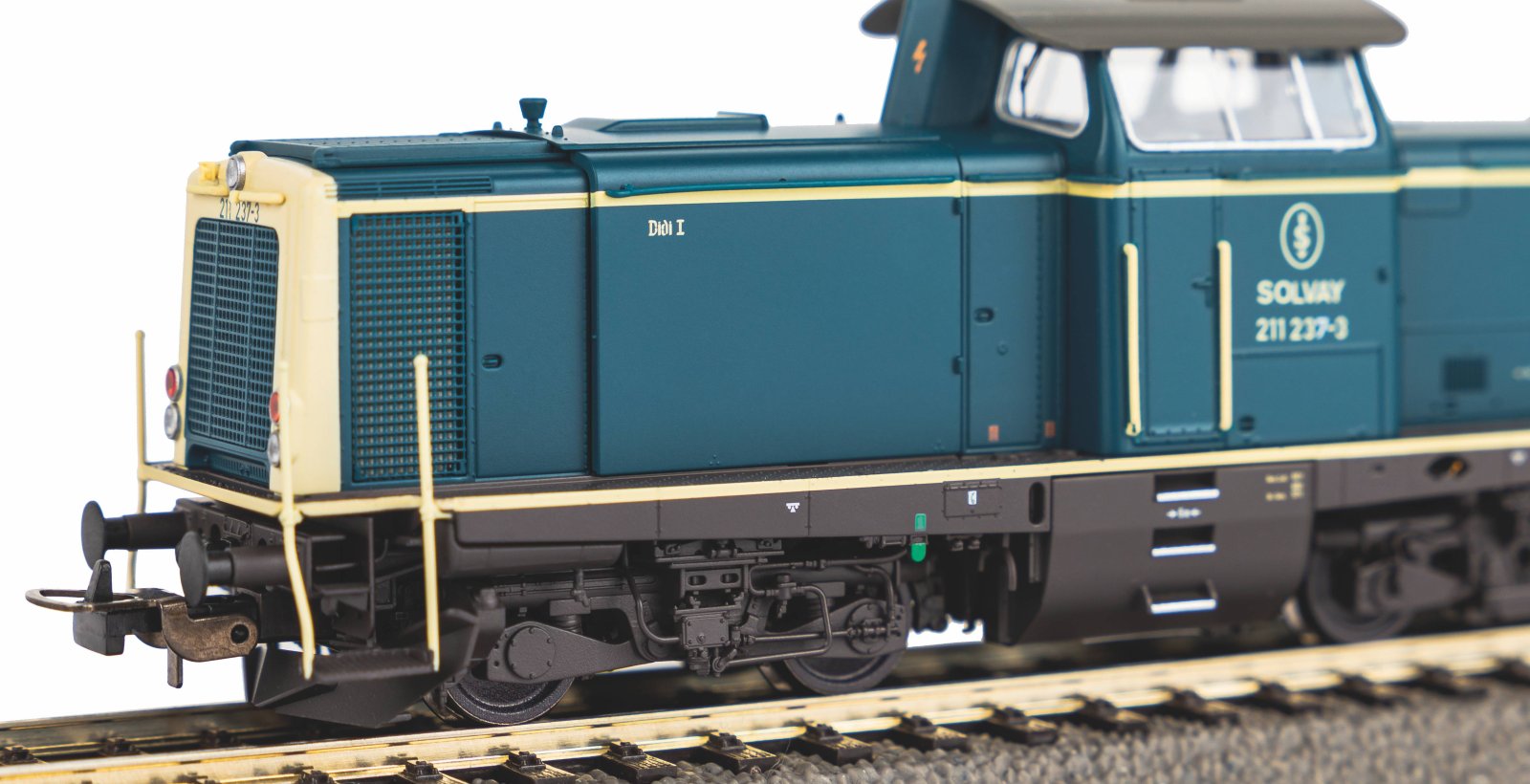 Diesellok/Sound  BR 211 Solvay V + PluX22 Dec.