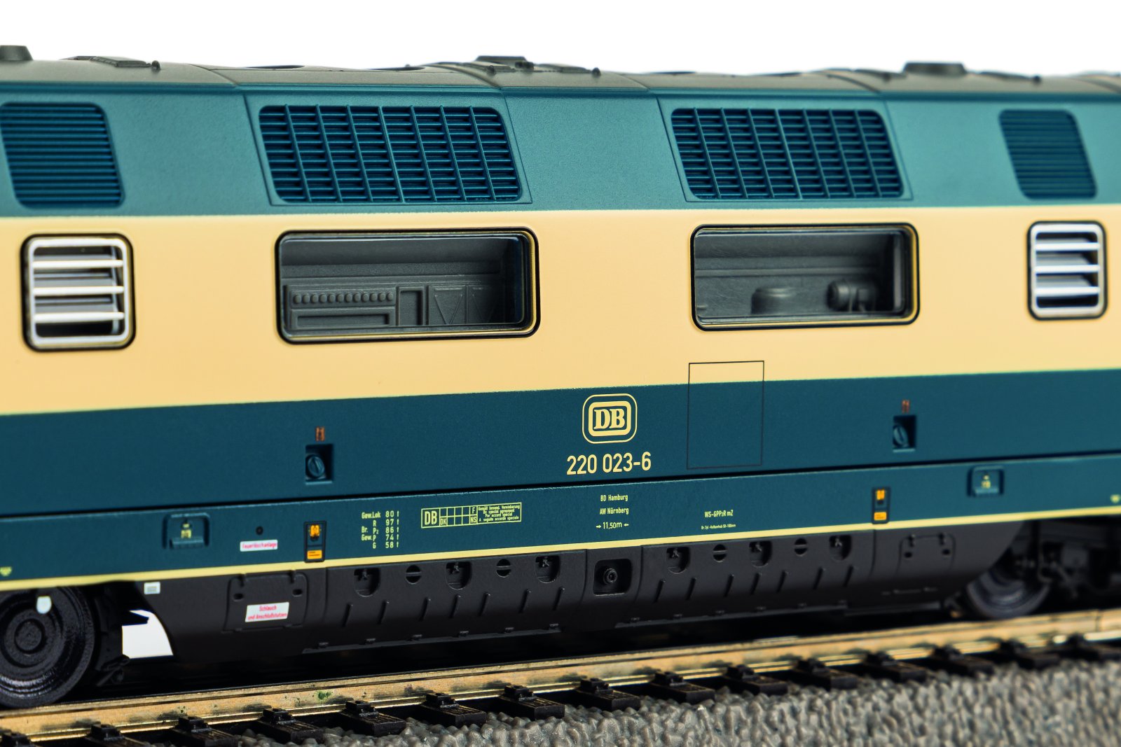 Diesellok/Sound BR 220 DB IV + PluX16 Dec.