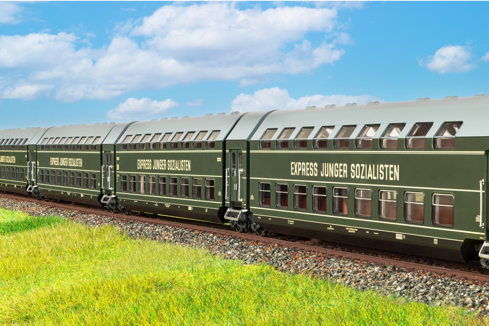 Doppelstock-Gliederzug DGBe12 Express Junger Sozialisten DR III