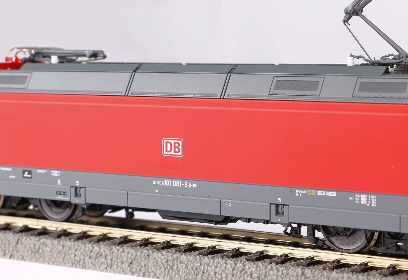 ~E-Lok BR 101 DB AG VI + PluX22 Dec.