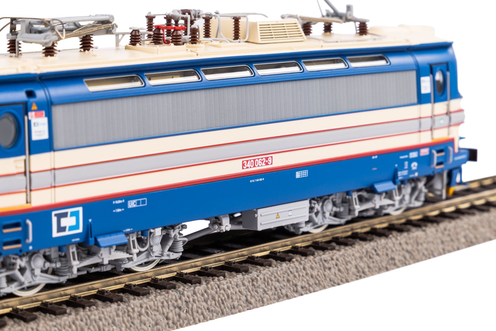 ~E-Lok BR 340 CD VI + PluX22 Dec.