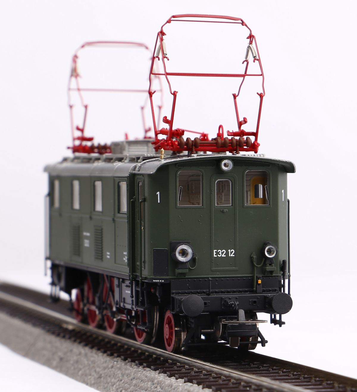 ~E-Lok BR E 32 DB III + PluX22 Dec.