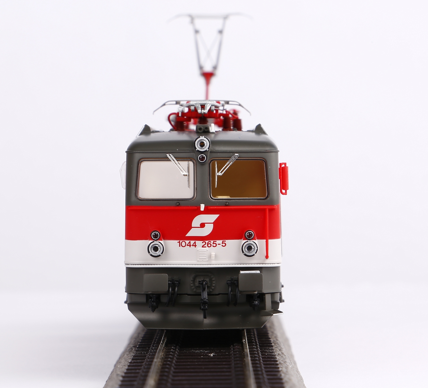 E-Lok Rh 1044 ÖBB IV + DSS PluX22