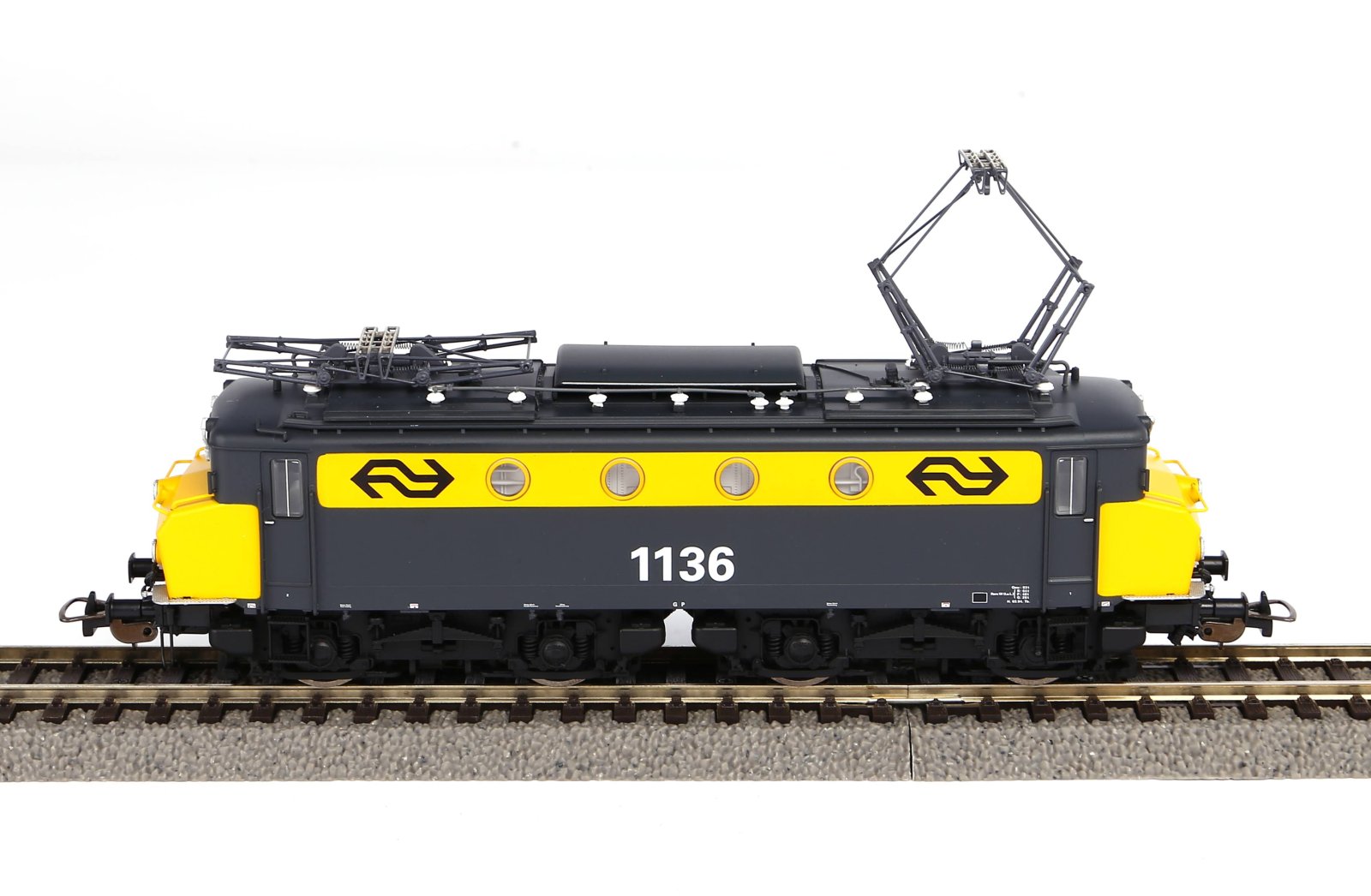 ~E-Lok Rh 1100 NS gelb-grau IV + PluX22 Dec.