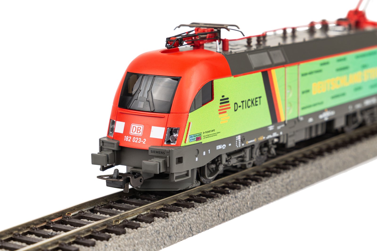 ~E-Lok Taurus Deutschland-Ticket DB AG VI + PluX22 Dec.