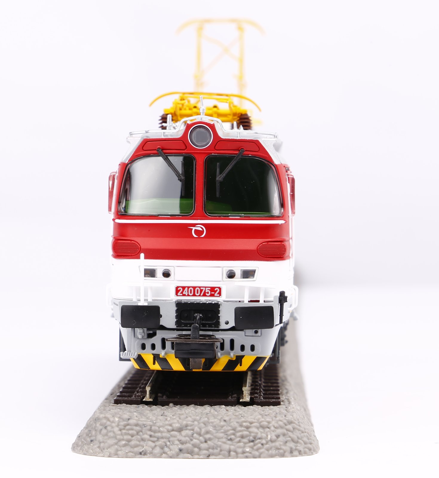 E-Lok/Sound BR 240 ZSSK V + PluX22 Dec.