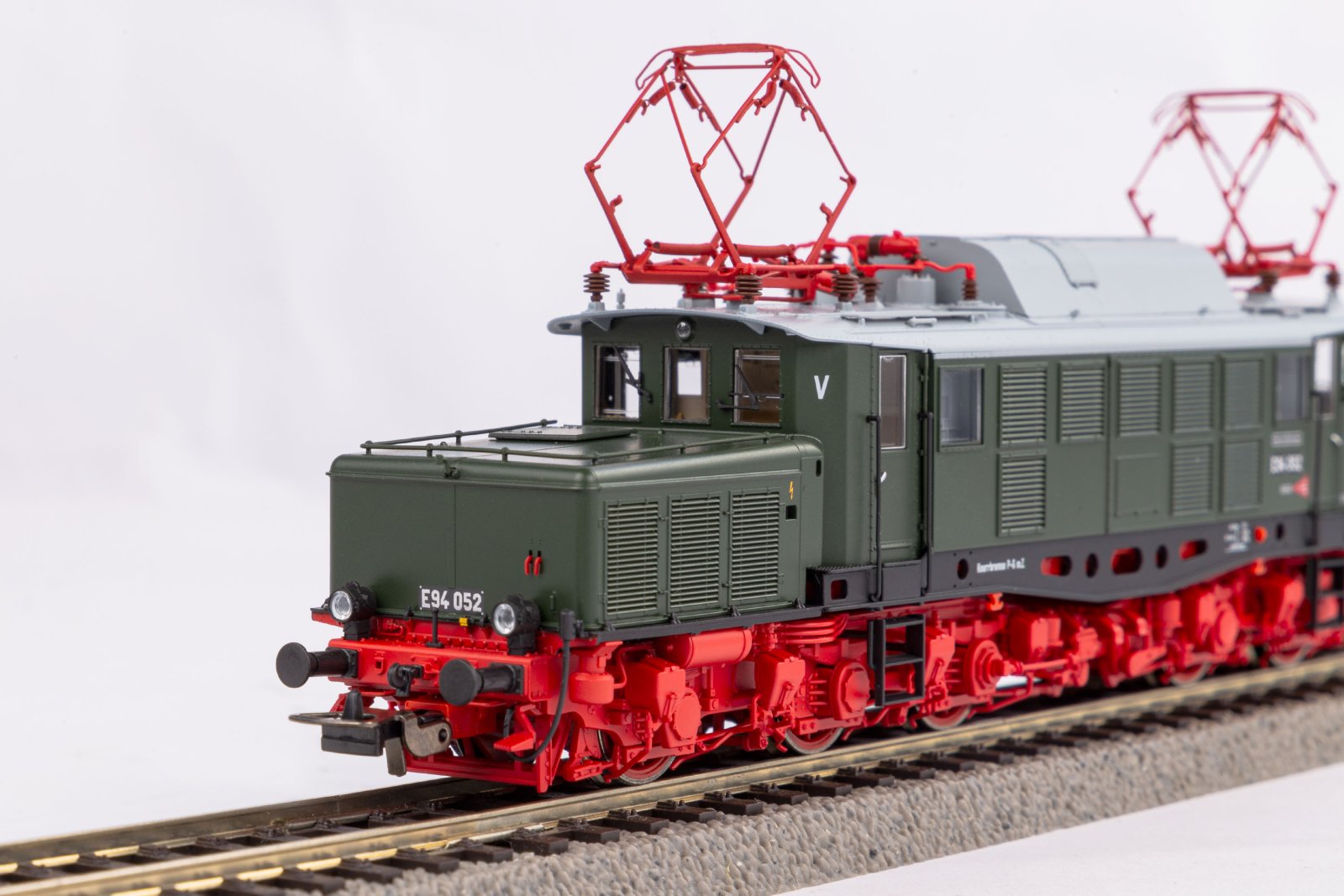 ~E-Lok/Sound BR E 94 DR III + PluX22 Dec.